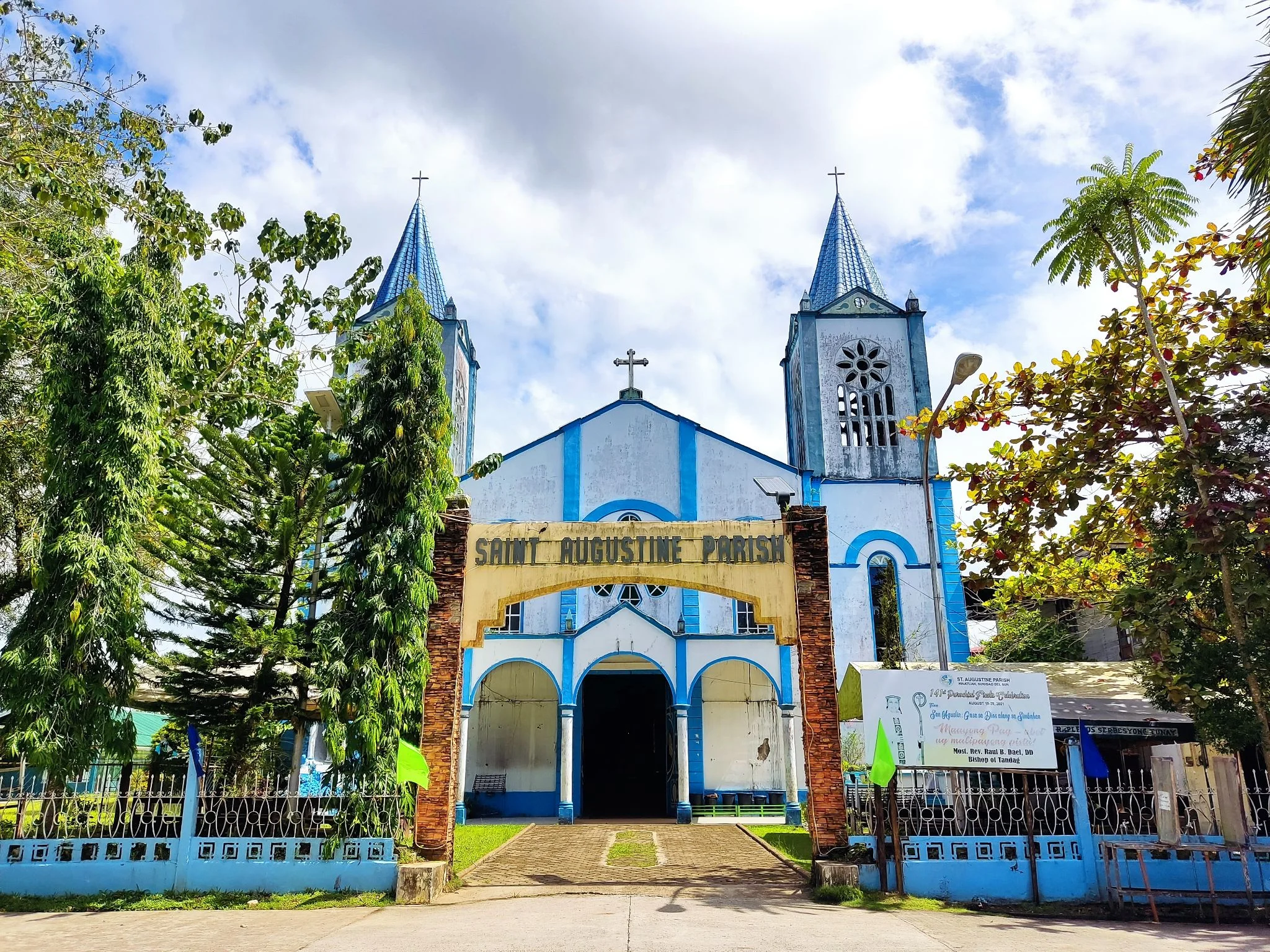 <b class="font-bara"><i class="bi bi-geo-fill h4"></i> SAN AGUSTIN PARISH CHURCH</b> <br/>This structure from the past speaks much of Hinatuanons’ collective identity – strong catholic faith and fervor. The town’s pride, St. Augustine Church has been in existence more than one century.